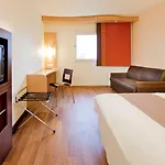 Ibis Paris Eglise 3*