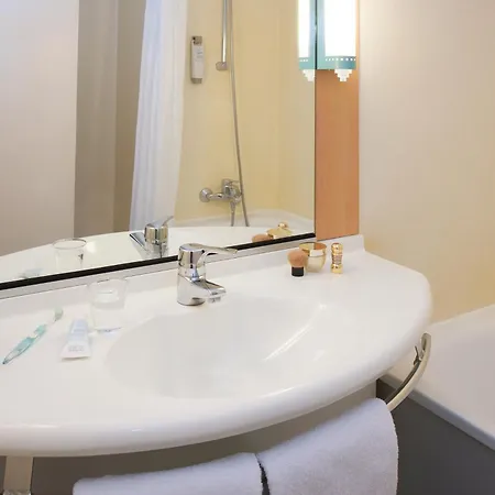 Ibis Paris Eglise