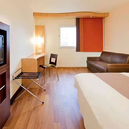 Ibis Paris Eglise 3*