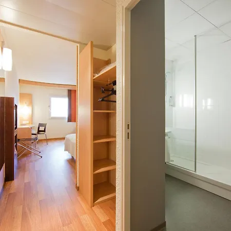 Ibis Paris Eglise Hotel 3*