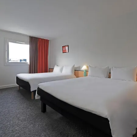 Ibis Paris Eglise 3*