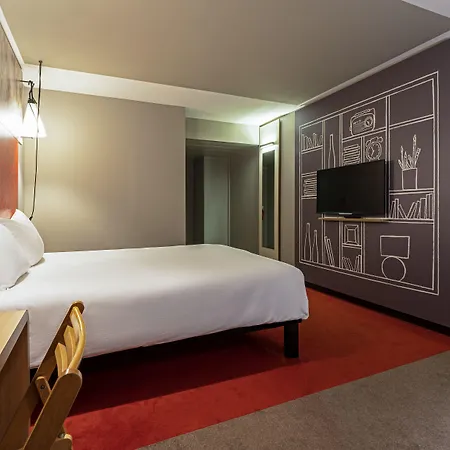 Ibis Paris Eglise Otel 3*