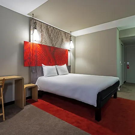 Ibis Paris Eglise 3*