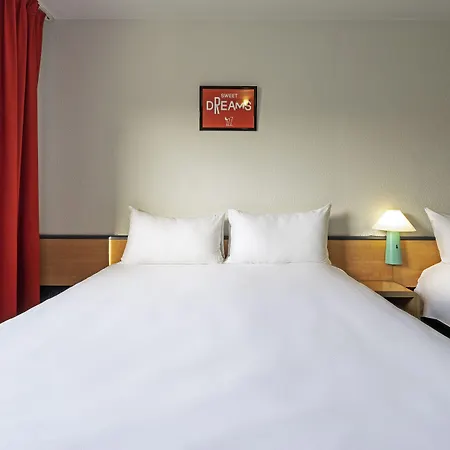 Ibis Paris Eglise 3*