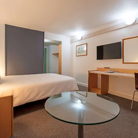 Otel Ibis Paris Eglise Pantin