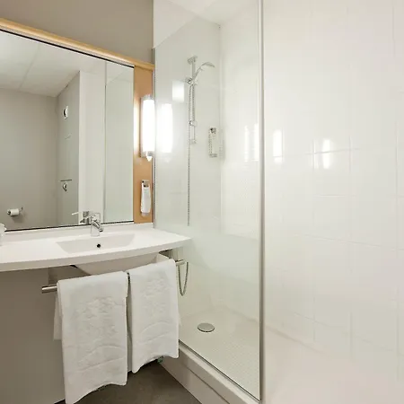 Hotel Ibis Paris Eglise 3*