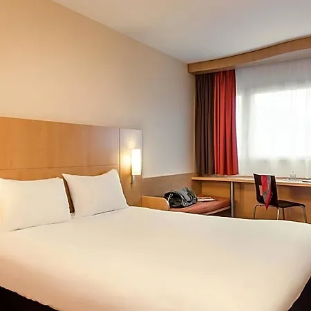 Ibis Paris Eglise 3*