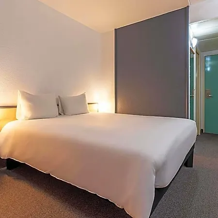 Hotel Ibis Paris Eglise 3*