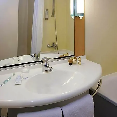 Ibis Paris Eglise 3*