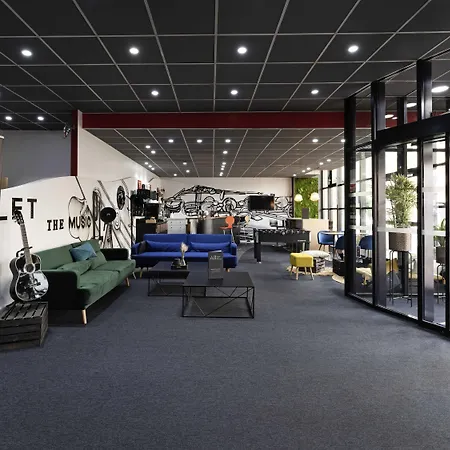 Ibis Paris Eglise מלון