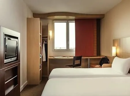 Ibis Paris Eglise Hotel 3*