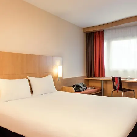 Ibis Paris Eglise ホテル 3*