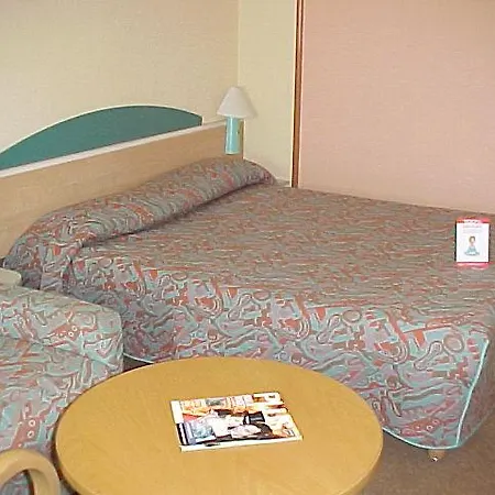 Ibis Paris Eglise 3*
