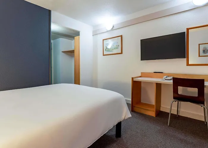 Hotel Ibis Paris Eglise 3*